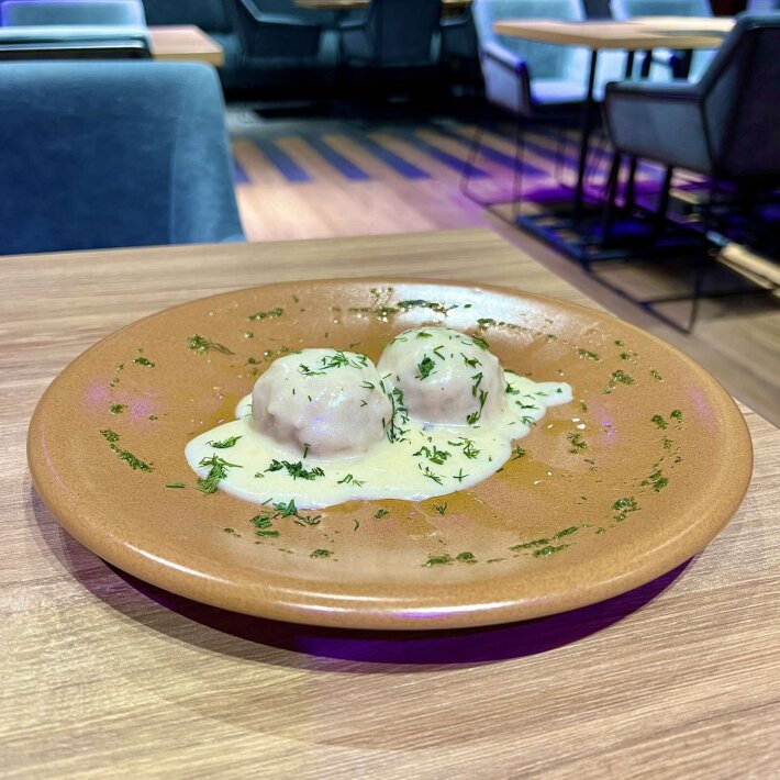 Котлета, фаршированная ветчиной и сыром с хреном