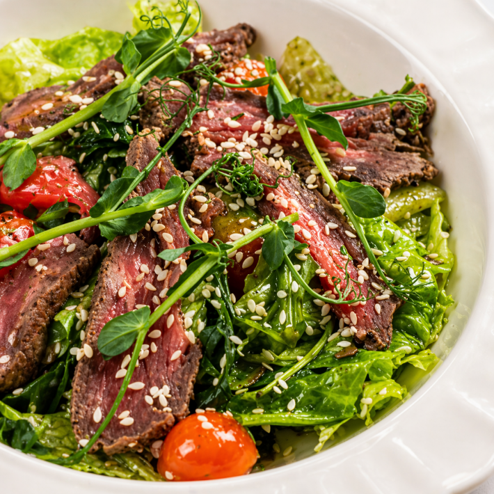 Салат с говяжьим ростбифом и руколой