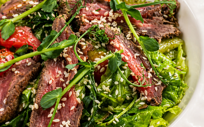 Салат с говяжьим ростбифом и руколой