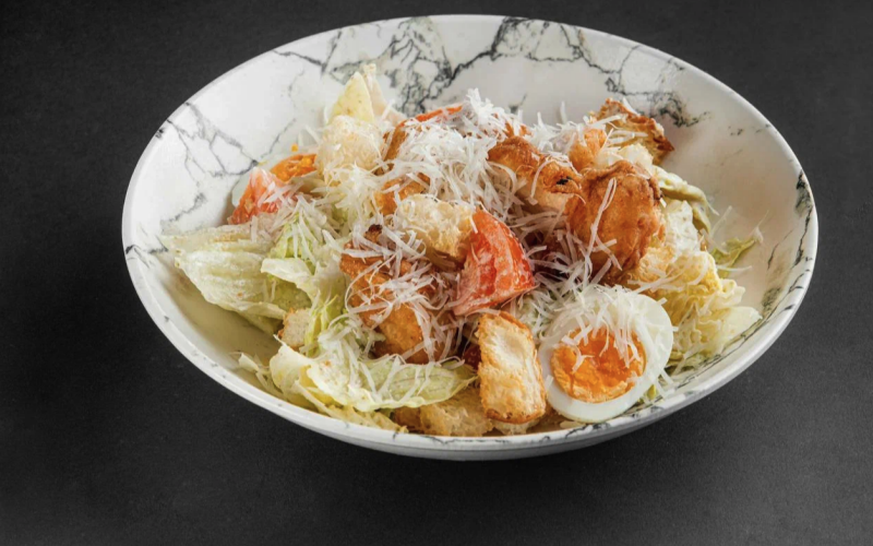 Салат «Цезарь» с цыпленком