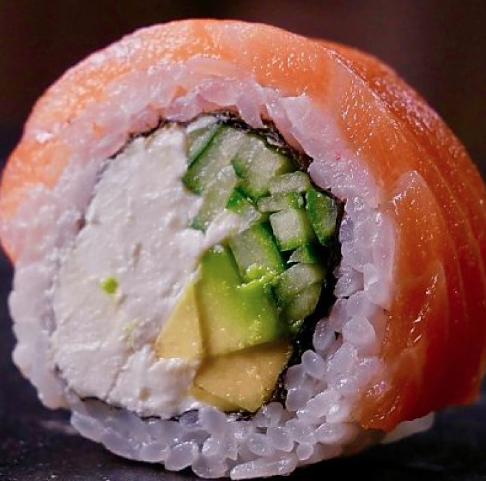 Ролл «Филадельфия с авокадо и огурцом»