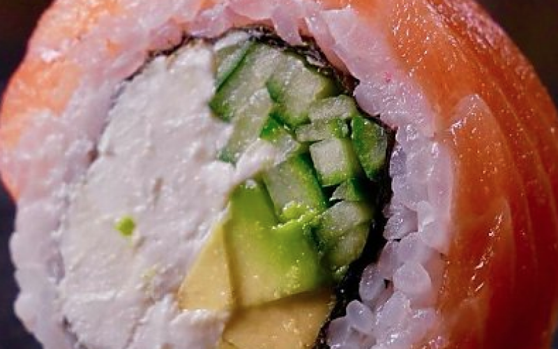 Ролл «Филадельфия с авокадо и огурцом»