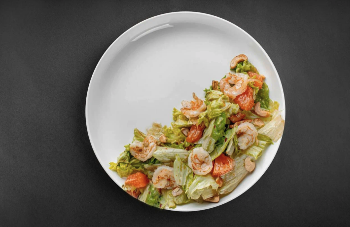 Салат с креветками с грейпфрутовым соусом