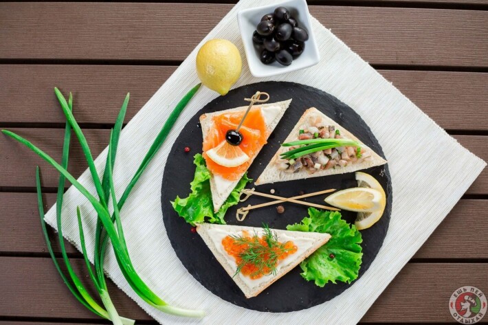 Бутерброд с красной икрой