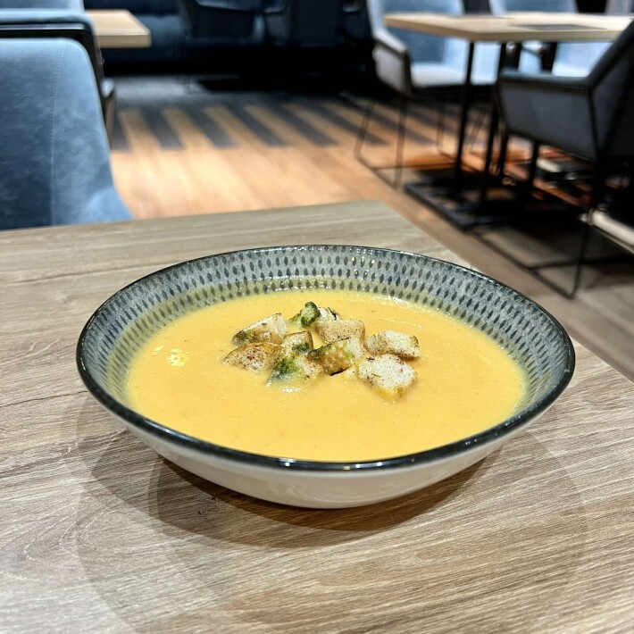 Морковный суп-пюре с гренками