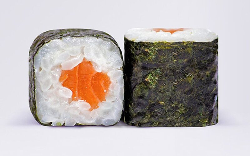 Ролл с лососем