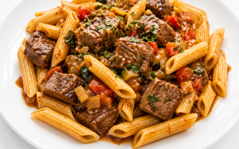 Макароны с гуляшом из говядины