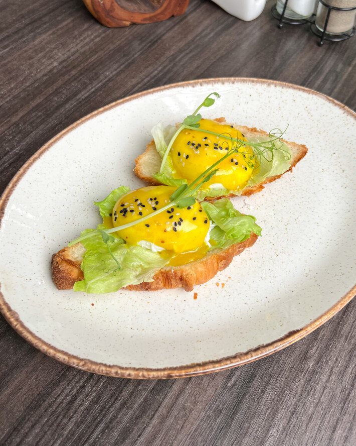 Яйцо пашот с голландским соусом