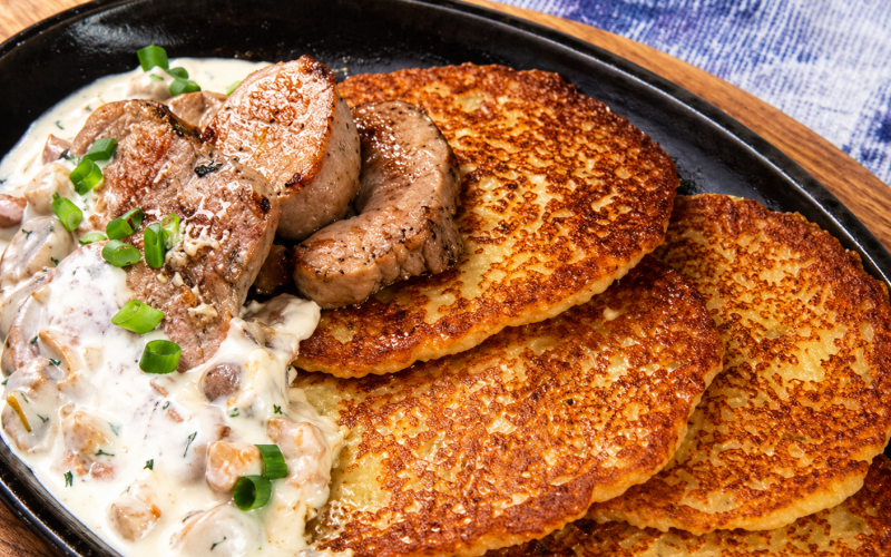 Драники со свининой и грибами