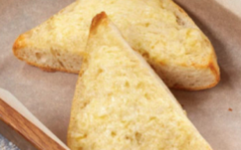Светлая чиабатта с сырным соусом и чесноком