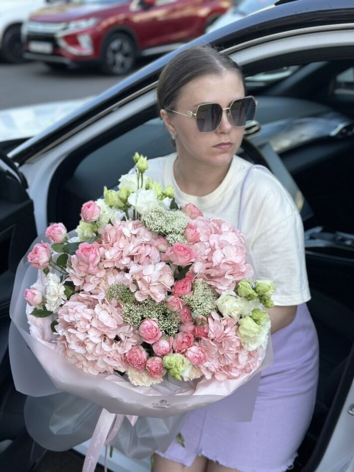 Нежный букет с гортензией