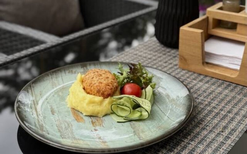 Котлета куриная с картофельным пюре