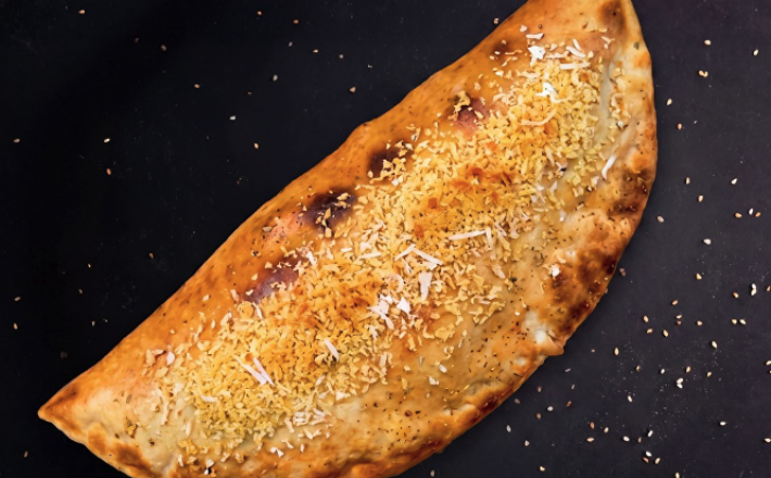 Кальцоне со шпинатом и курицей
