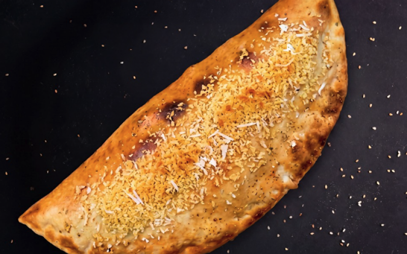 Кальцоне со шпинатом и курицей