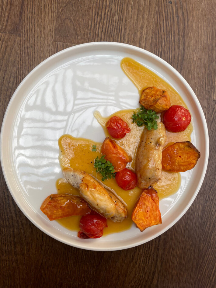 Курина грудка с бататом и апельсиновым соусом