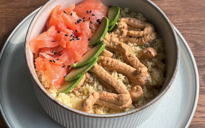 Кускус с форелью и хумусом