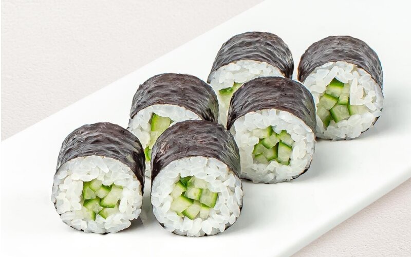 Мини ролл с огурцом