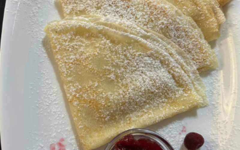 Блины без начинки с джемом