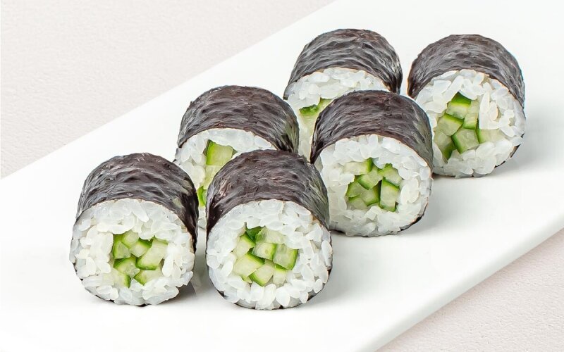 Мини ролл с огурцом