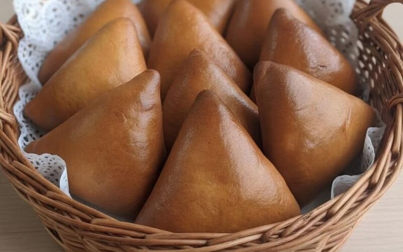 Большая корзинка пирожков с капустой