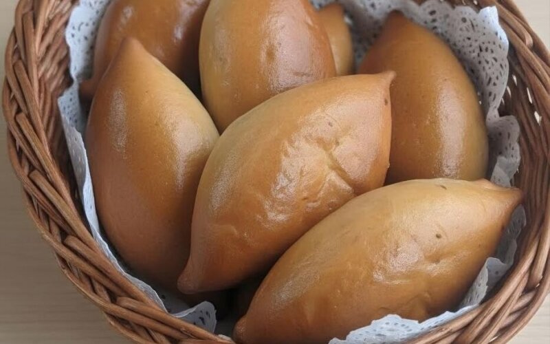 Большая корзинка пирожков с мясом