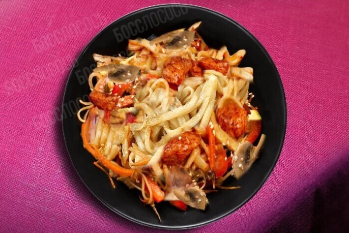 Wok с курицей в соусе «Терияки»