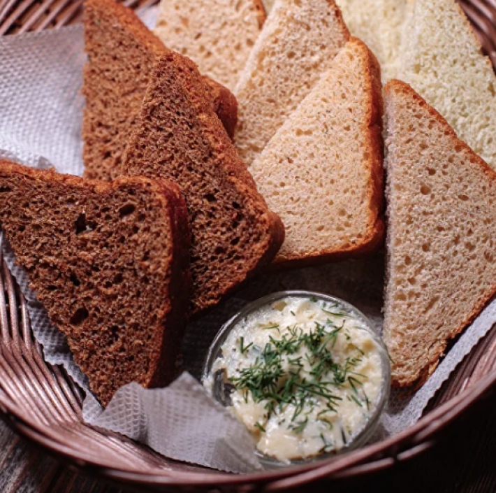 Хлебная корзина с маслицем