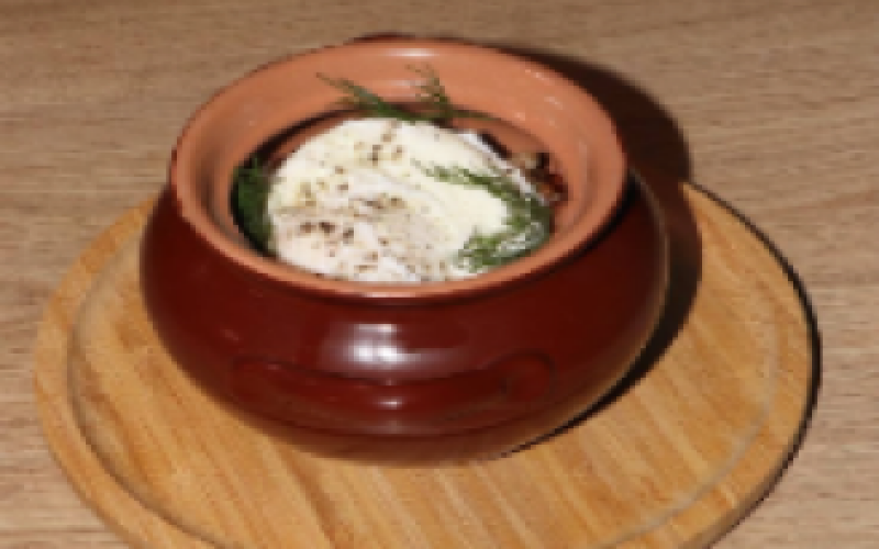 Домашние драники с беконом и грибным соусом