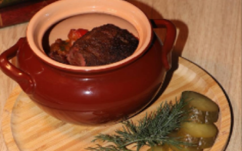 Говяжья щека с томлеными овощами