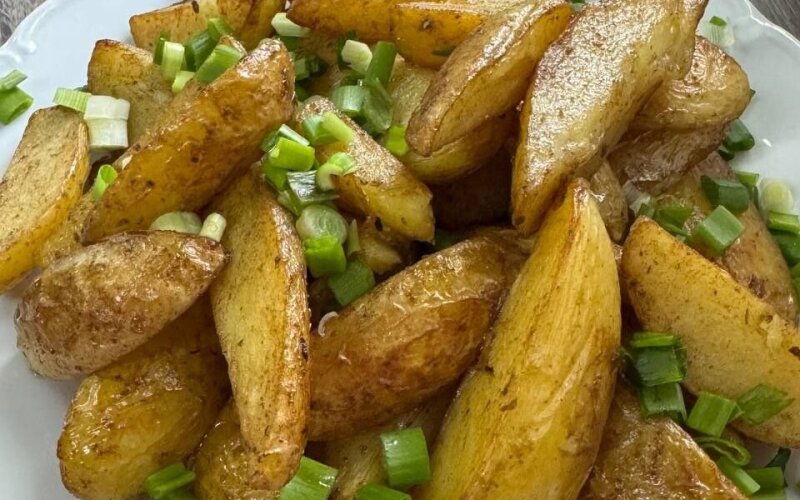 Картофель «По-деревенски» с зеленью