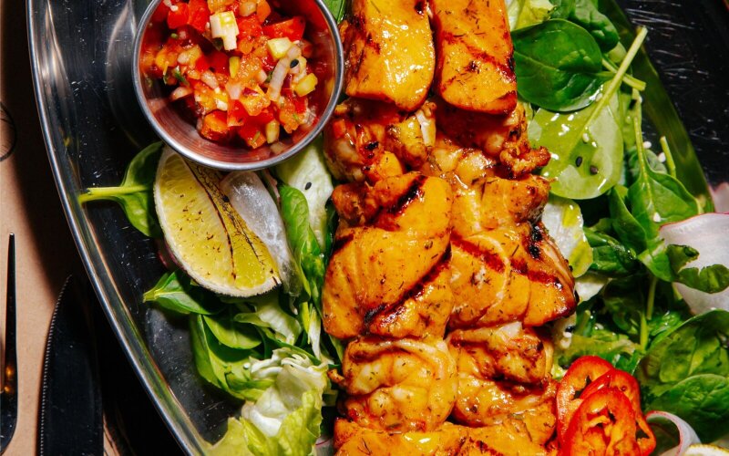 Шашлык из форели с креветками
