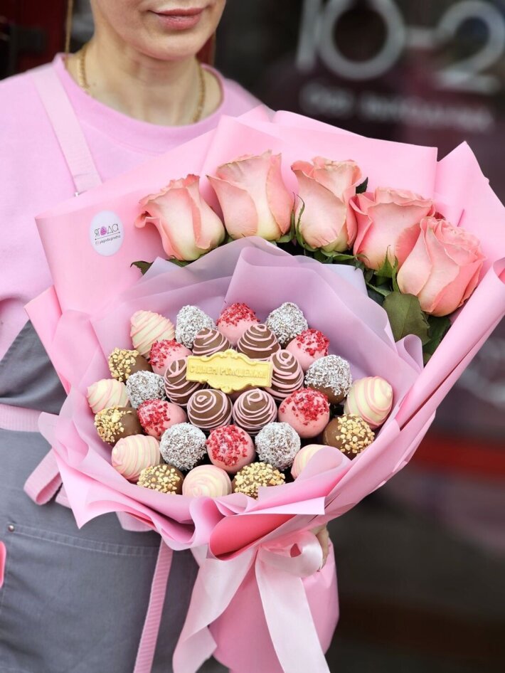 Клубнички и розы