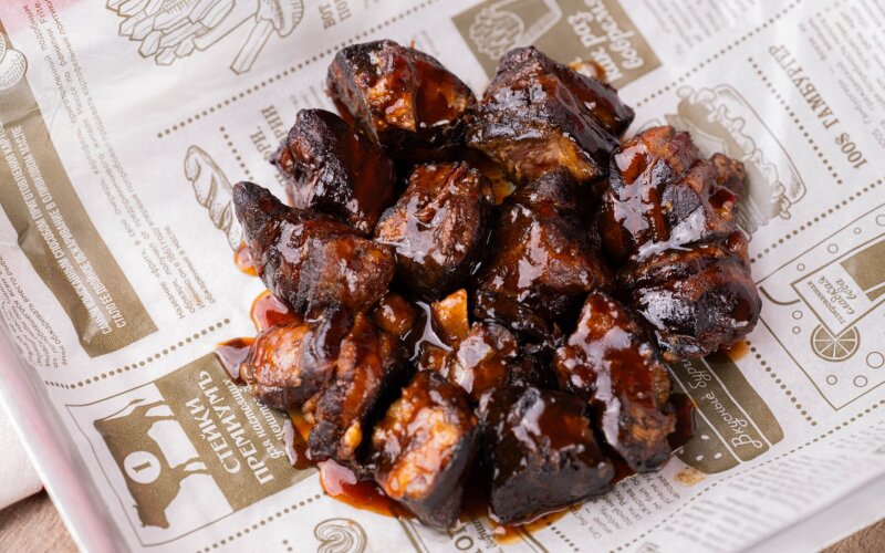 Свиные мясные кубики из смокера L