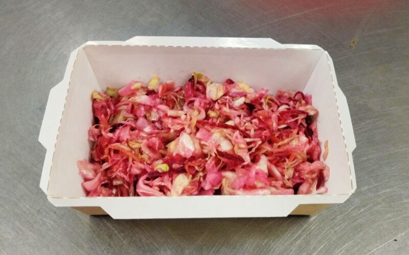 Салат из капусты, моркови и свеклы с маслом