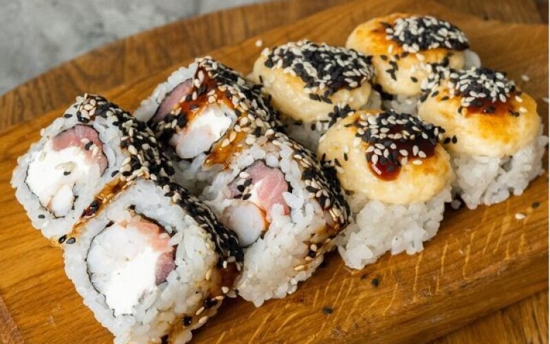 Суши запечённые «кунжут»