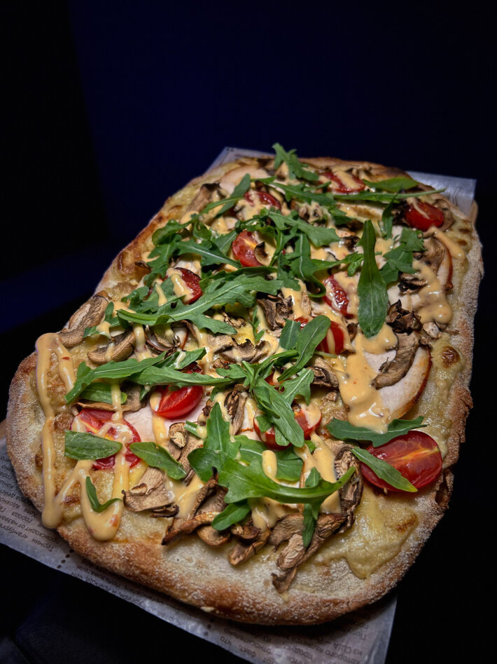 Пиццета с вяленым мясом