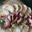 Доска с традиционными белорусскими мясными закусками