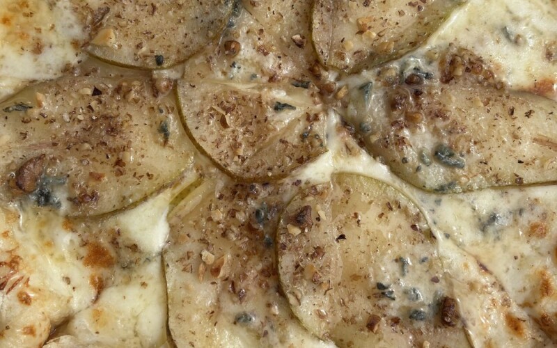 Пицца «С грушей и сыром дорблю»