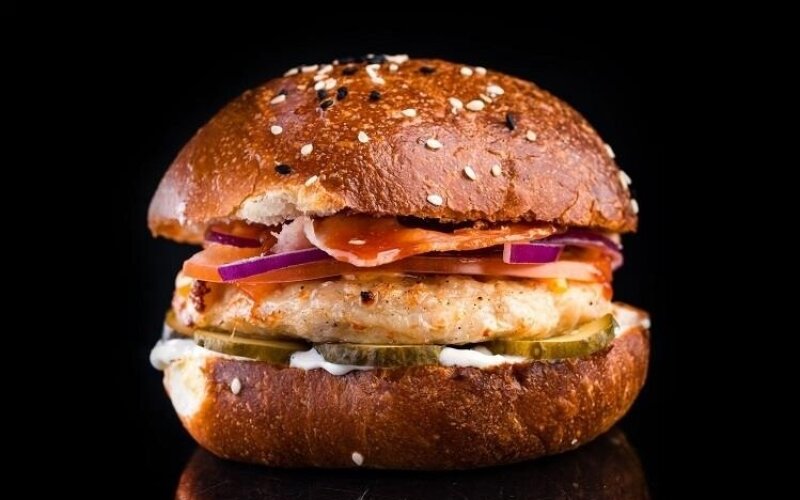 Бургер «BBQ» с беконом курица