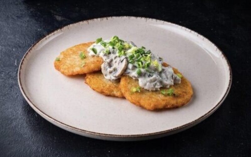 Драники с грибным соусом