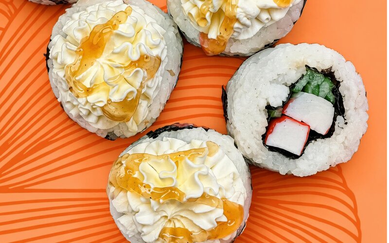 Ролл со снежным  крабом  и огурцом