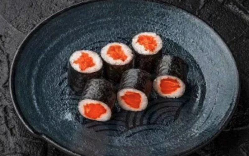 Маки с лососем