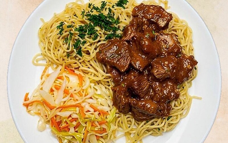 Гуляш с гарниром
