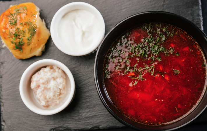 Борщ со шпиком и пампушкой