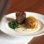 Филе миньон с перечным соусом, шпинатом и картофелем Хассельбек