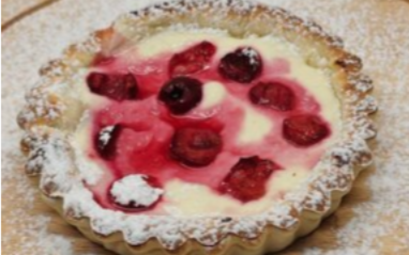 Пирог открытый с вишней и творогом