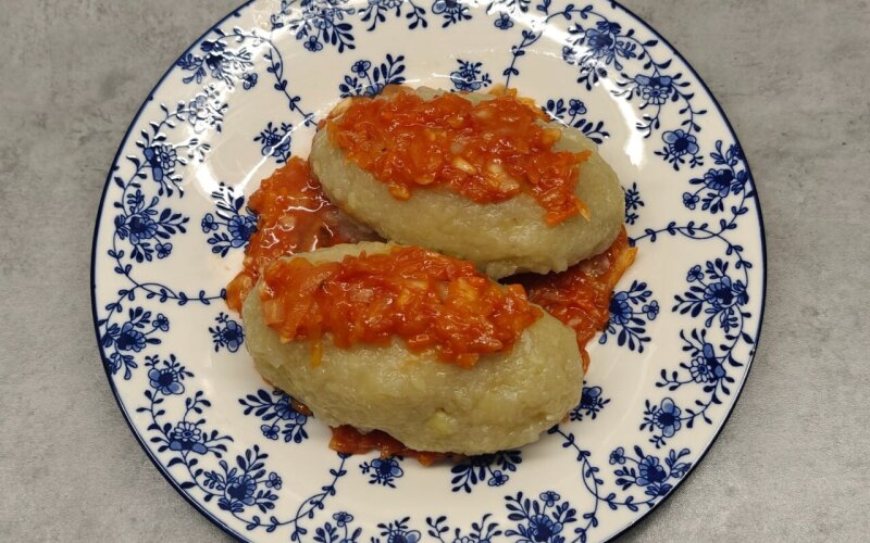 Цеппелины с поджаркой из квашеной капусты со шкварками