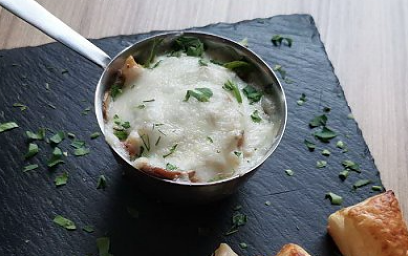 Жюльен с грибами под сыром