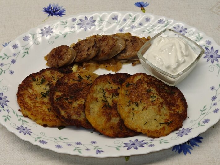 Драники с домашними колбасками