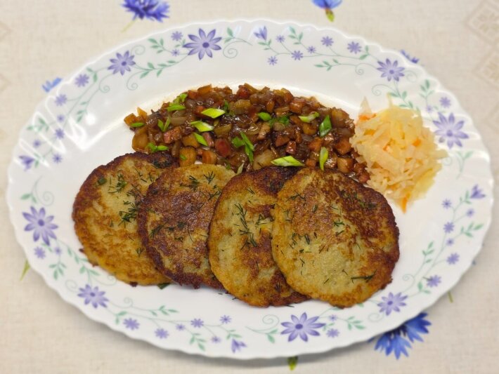 Драники с мачанкой на хлебном квасе